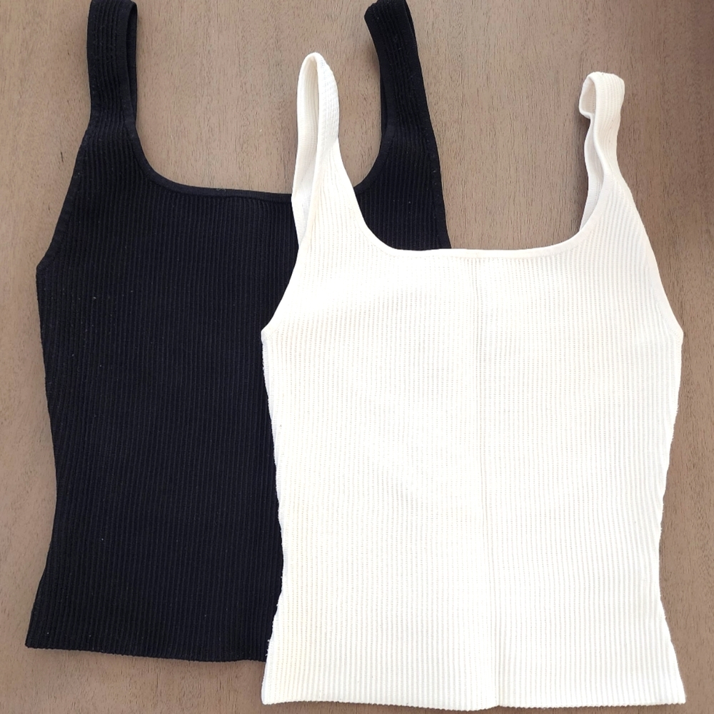 ARITZIA BABATON Sculpt Knit Squareneck Ribbed Tank Top Black and White in Small